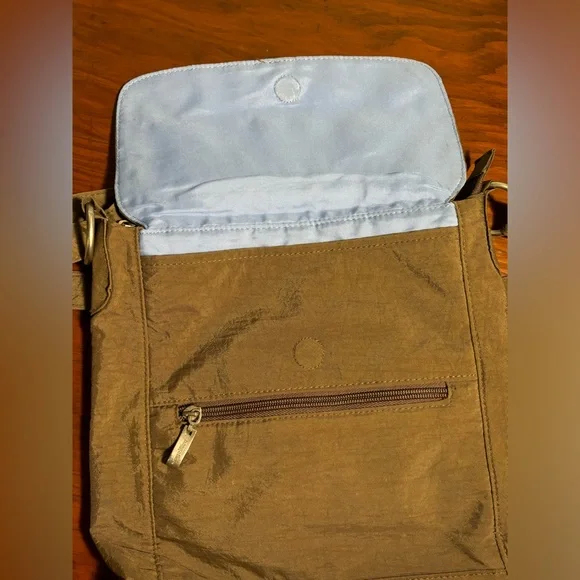 Baggallini olive crossbody bag w/adjustable strap - Picture 5 of 12